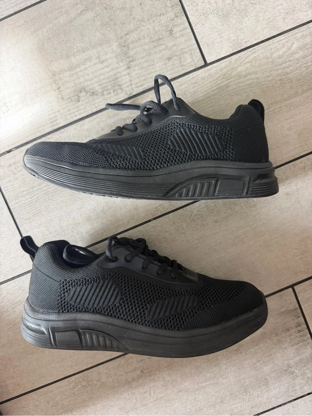 Women's Breathable Black Athletic Lace-Up Sneakers